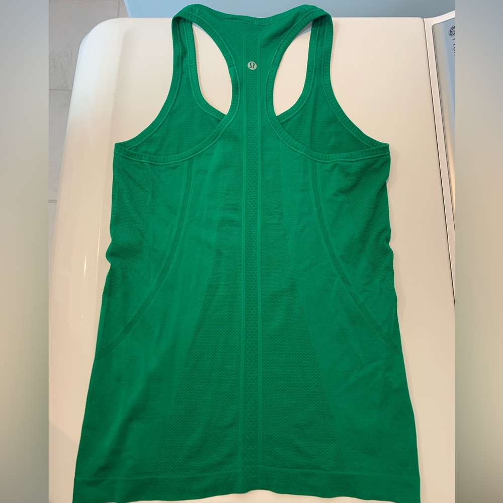 Lululemon 🍋 Swiftly Tech Racerback sz 6 💚